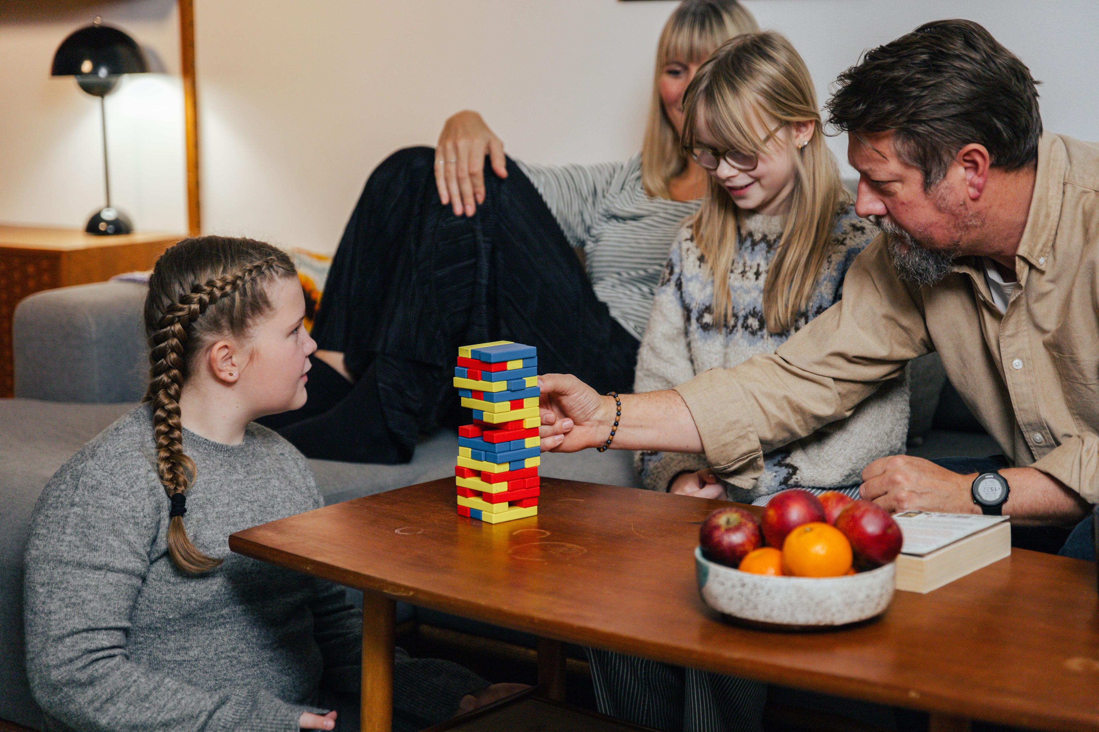 Familie spiller klodsmajor